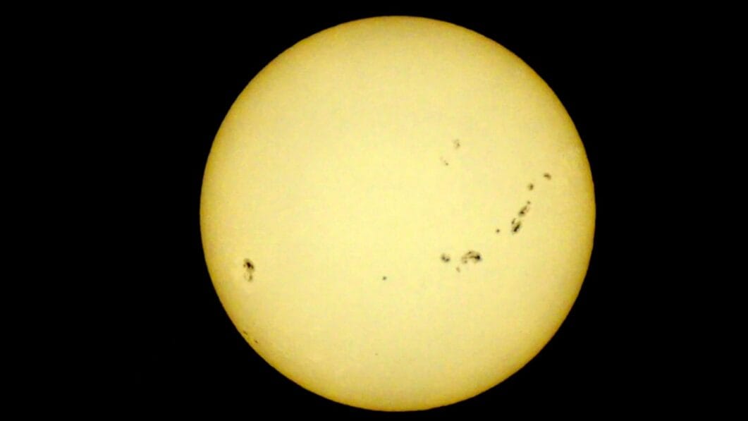 Welke planeet staat het dichtst bij de zon? 16 D3 ISS fly over the Sun scaled 1 e1748884052843 Welke planeet staat het dichtst bij de zon?