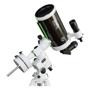 SKYMAX-150 PRO (EQ5) Sky-Watcher Skymax 150 optische buis gemonteerd op witte EQ5 equatoriale montering met zoeker en 2 inch diagonaal, close-up