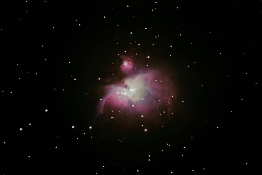 Blog 26 orion through a telescope The orion nebula through a telescope (M42)