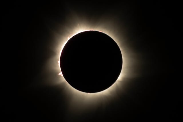 Zonsverduistering bekijken - veilig, slim en met de juiste middelen 26 pexels eclipse chasers 716719984 20209009 zonsverduistering bekijken