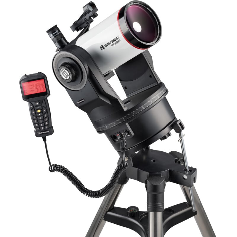Bresser Messier MCX 127/1900 Maksutov EQ/AZ GoTo 1 Bresser Maksutov telescoop MC 127 1900 MCX Messier EQ AZ GoTo Bresser Maksutov telescoop MC 127/1900 MCX Messier EQ/AZ GoTo zijaanzicht met gemonteerde GoTo-handcontroller en stabiele vorkmontering