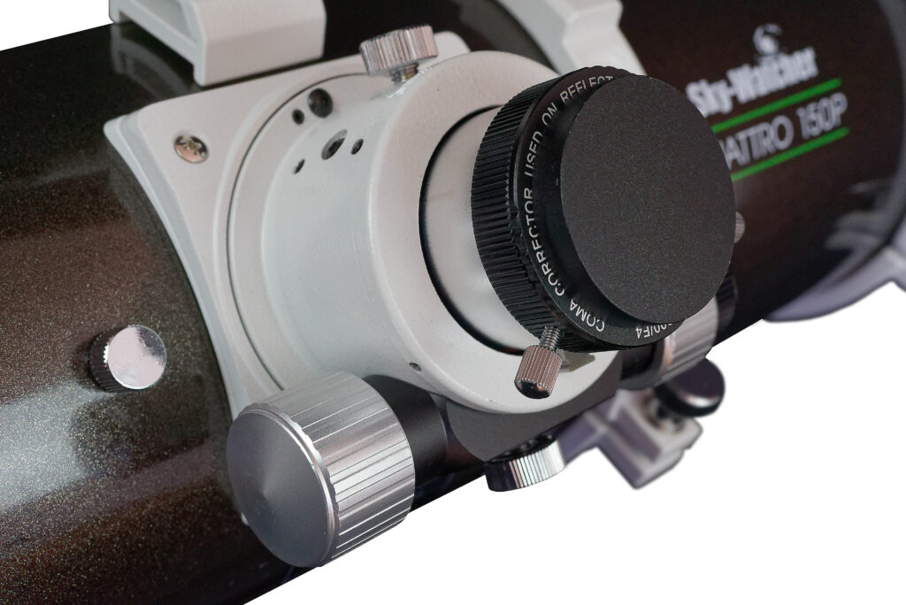 Sky-Watcher Quattro 150P close-up van de dual-speed Linear Power focuser met fijninstelknoppen en gemonteerde correctoradapter