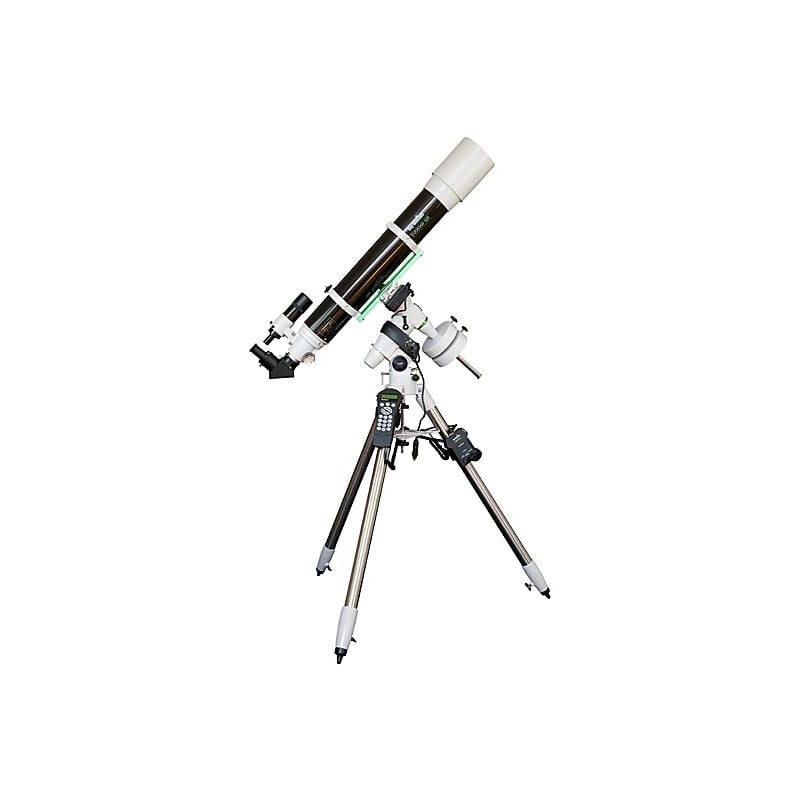 Sky-Watcher Evostar-120 EQ5 Pro – 120mm f/8.3 Refractor 2 Skywatcher AC 120 1000 EQ5 Telescoop EvoStar Pro SynScan GoTo 2 Skywatcher AC 120/1000 EQ5 complete GoTo-telescoopopstelling op driepootstatief frontaal opgesteld voor observatie.