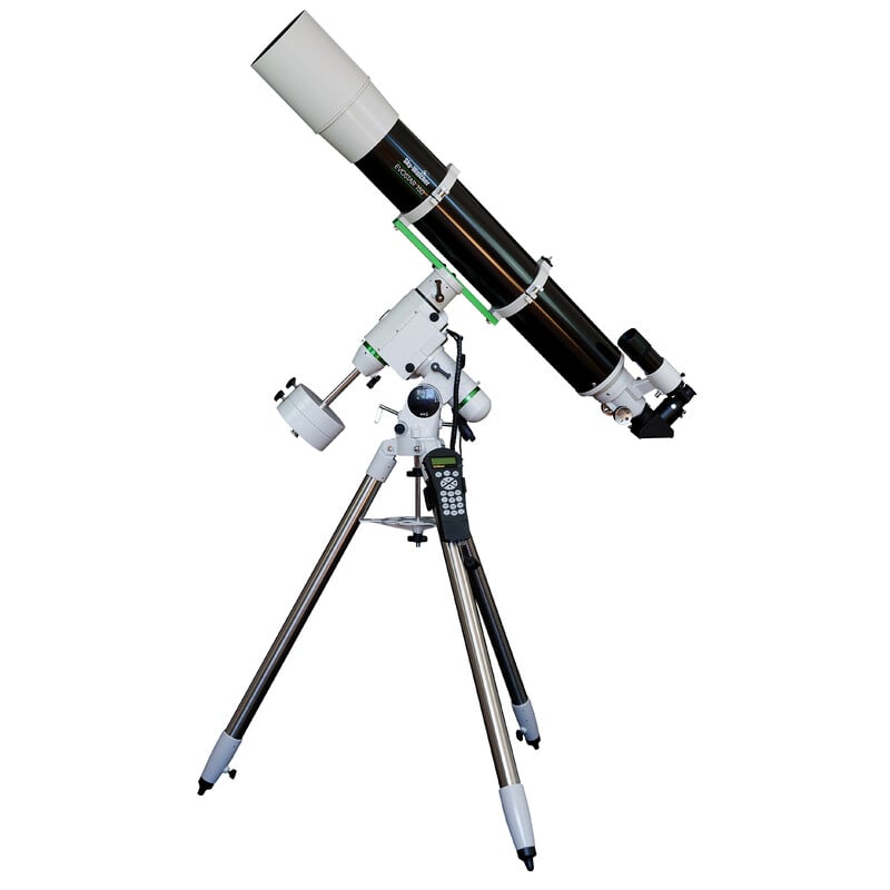 Sky-Watcher Startravel-150 HEQ5 Pro – 150mm f/5 Refractor 2 Skywatcher AC 150 1200 HEQ5 Telescoop EvoStar Pro SynScan GoTo 3 Skywatcher AC 150/1200 HEQ5 complete GoTo-telescoopopstelling op driepootstatief frontaal opgesteld voor observatie.