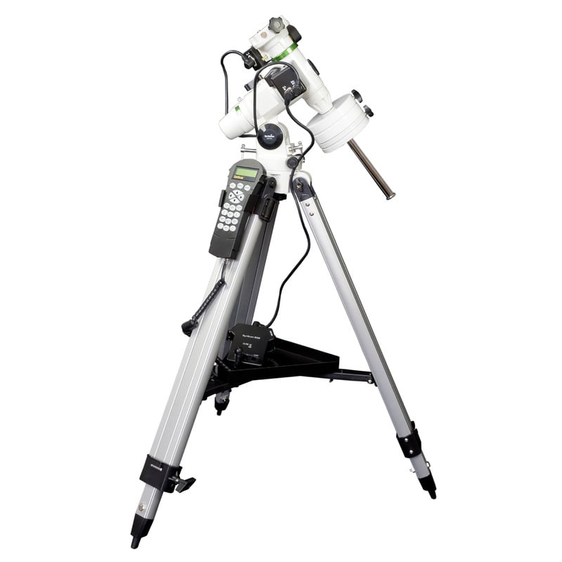Sky-Watcher EQ3 PRO SynScan GoTo Equatoriale Montering & Statief 2 Skywatcher EQ3 Montering Pro SynScan GoTo 2 Skywatcher EQ3 Pro SynScan GoTo equatoriale montering vooraanzicht gemonteerd op driepootstatief.