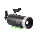SKYMAX-127 OTA compacte Maksutov-Cassegrain optische buis schuin van voren met rode puntzoeker en groene zwaluwstaartplaat