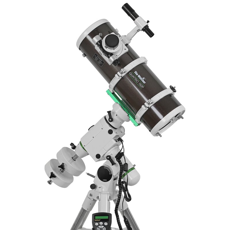 Sky-Watcher Quattro-150P HEQ-5 Pro SynScan – 150mm f/4 Newton 1 Skywatcher N 150 600 Quattro 150P HEQ 5 Telescoop Pro SynScan GoTo 2 Skywatcher N 150/600 Quattro-150P HEQ-5 complete Newton-telescoop op HEQ-5 Pro GoTo-montering met stalen statief, zijaanzicht.