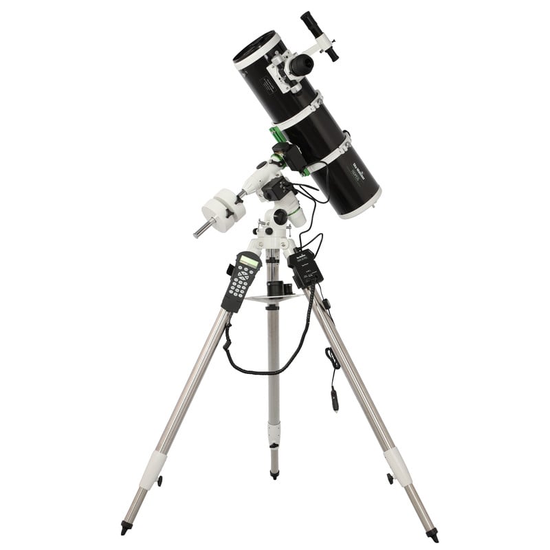 Sky-Watcher Explorer-150PDS EQ5 Pro - 150mm f/5 Newton 2 Skywatcher N 150 750 PDS BD EQM 35 Telescope Explorer PRO SynScan GoTo 1 Skywatcher N 150/750 PDS BD EQM-35 Newton telescope on EQM-35 Pro SynScan GoTo mount with steel tripod in side view.