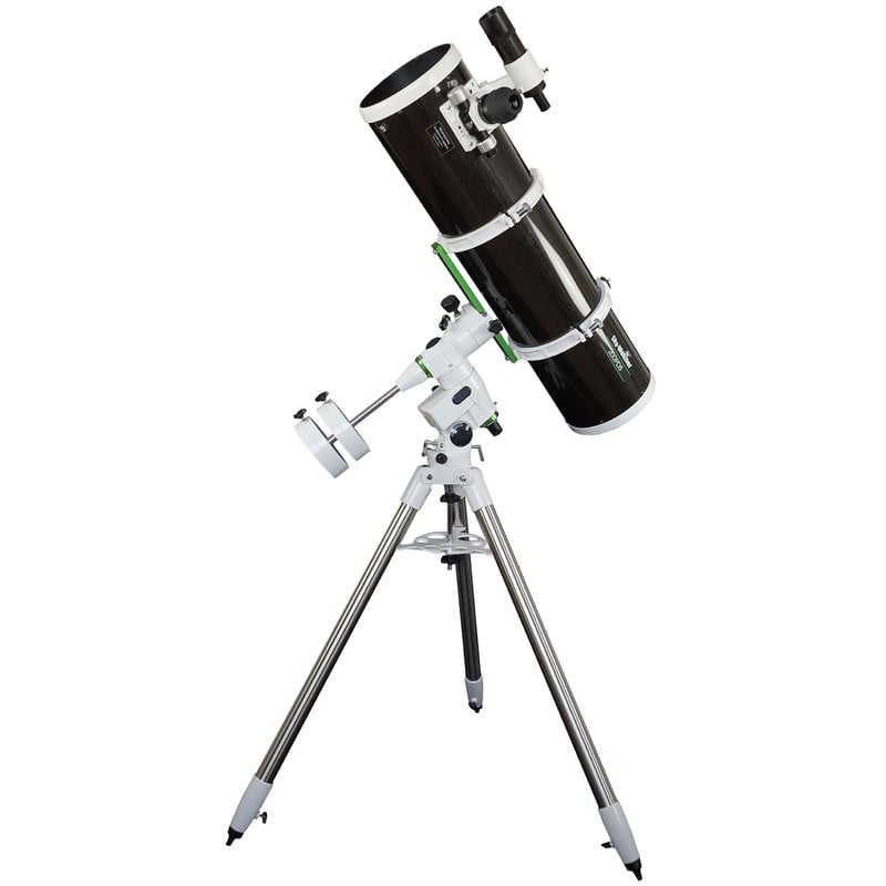 Sky-Watcher Explorer-200PDS EQ5 - 200mm f/5 Newton 2 Skywatcher N 200 1000 BD EQ5 PDS Telescope Explorer 3 Skywatcher N 200/1000 BD EQ5 PDS complete Newton telescope set on EQ5 mount and tripod front mounted for observation.