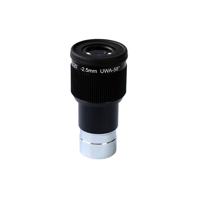 Sky-Watcher Planetary 2,5 mm UWA Oculair (1,25 inch) 1 Skywatcher Oculair Planetary UWA 25mm 125 Skywatcher Oculair Planetary UWA 2,5mm 1,25 inch planetaire oculair met rubberen oogschelp en zwarte behuizing op witte achtergrond.