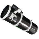 Sky-Watcher Quattro 250P parabolische Newton-buis (OTA) met buisringen, zwaluwstaartplaat, dual-speed Linear Power focuser en 9x50 zoeker op witte achtergrond