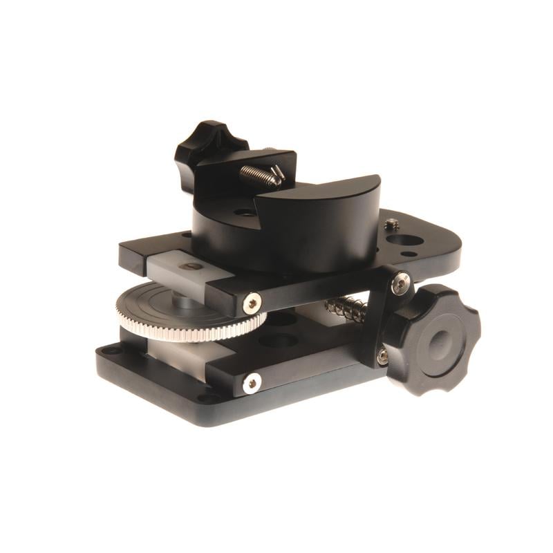 Sky-Watcher Guidescope Mount 1 Skywatcher Volgkijker montering 2 Skywatcher Volgkijker montering zijaanzicht met alt-az basis, zwaluwstaartklem en fijninstelschroeven.