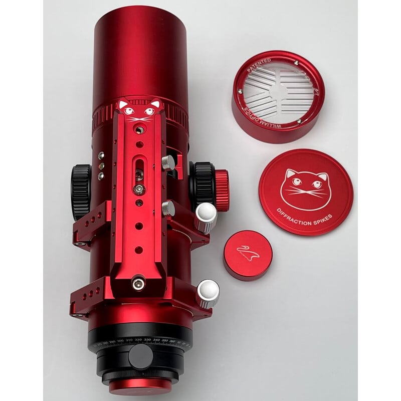William Optics AP 61/300 61 Apochromatische refractor RedCat OTA 2 William Optics AP 61 300 61 Apochromatische refractor RedCat OTA 2 William Optics AP 61/300 61 bovenaanzicht van koolstofvezelbuis met gemonteerde focuser en losgekoppelde maskers ernaast