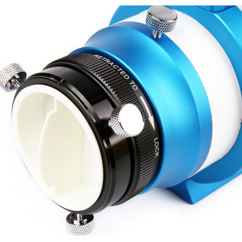 William Optics 61 Guidescope Guide Star Apo Blauw 2 William Optics Guidescope Guide Star Apo 61 8 William Optics 61 close-up van de blauwe helicoidale scherpstelring