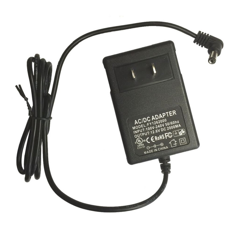 iOptron AZ Mount Pro lader 1 iOptron AZ Mount Pro lader iOptron AZ Mount Pro lader zwart model met netsnoer en uitgangsspanning van 12,6V voor lithium batterijen