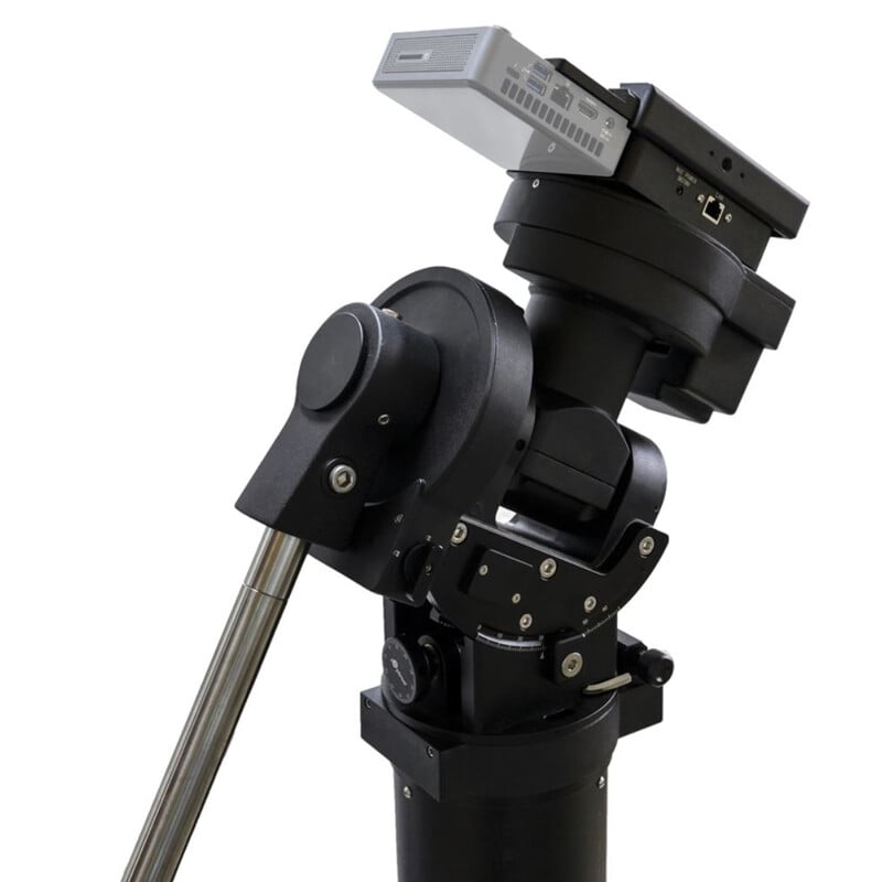 iOptron CEM70 EC2N-NUC Mount iPolar 1 iOptron CEM70 EC2N NUC Mount iPolar 1 iOptron CEM70EC2-NUC side view of mount with counterweight bar and central balance head