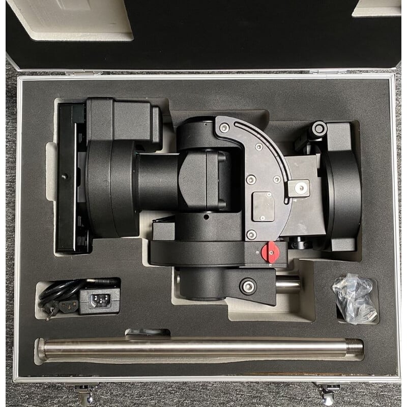 iOptron CEM70 EC2N-NUC Mount iPolar 2 iOptron CEM70 EC2N NUC Mount iPolar 3 iOptron CEM70EC2-NUC package contents with main unit, counterweight bar and cabling in protective case