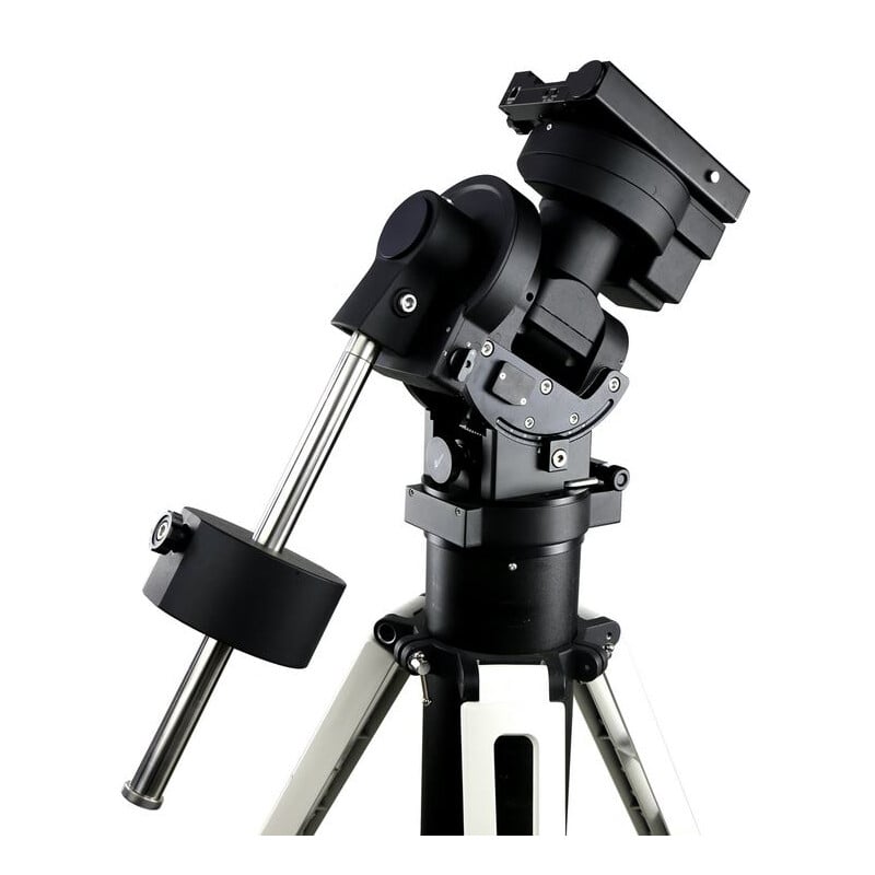 iOptron CEM70G Mount GoTo 1 iOptron CEM70G Mount GoTo 1 1 iOptron CEM70G side view on mount with counterweight and center-balanced design