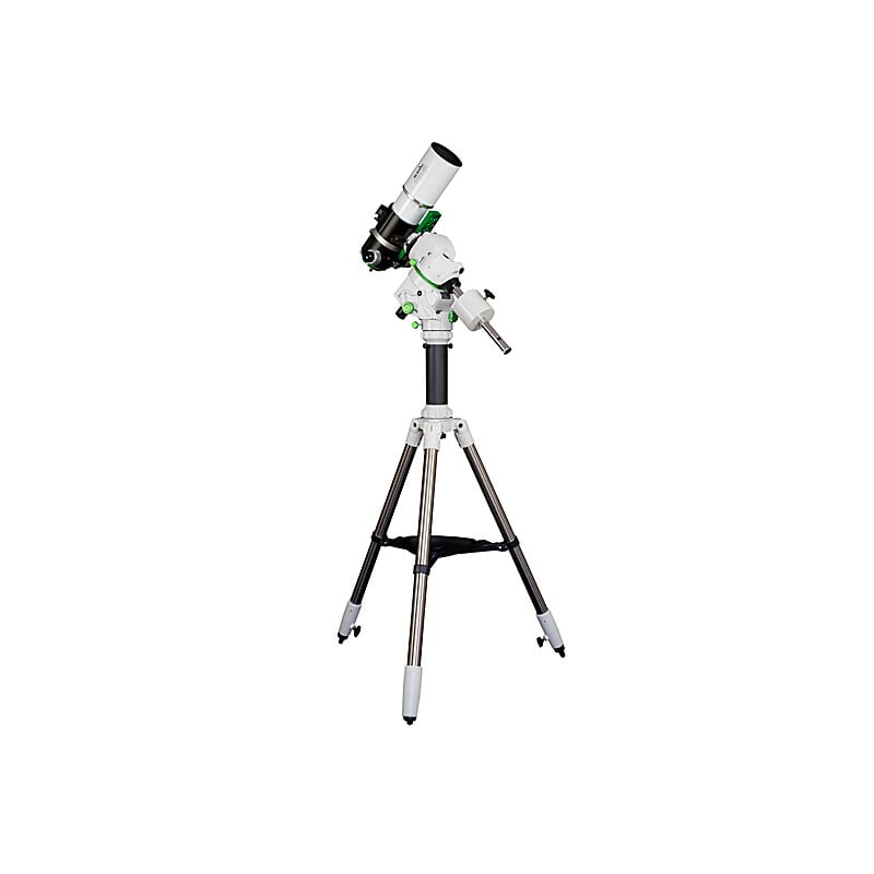Skywatcher AP 62/400 Evolux-62ED Apochromatic Refractor Star Adventurer GTi Wi-Fi GoTo SET 2 Skywatcher AP 62 400 Evolux 62ED Apochromatic Refractor Star Adventurer GTi Wi Fi GoTo SET 4 Skywatcher AP 62/400 Evolux-62ED OTA close-up of focuser side with mounted 0.9x flattener and green dovetail.