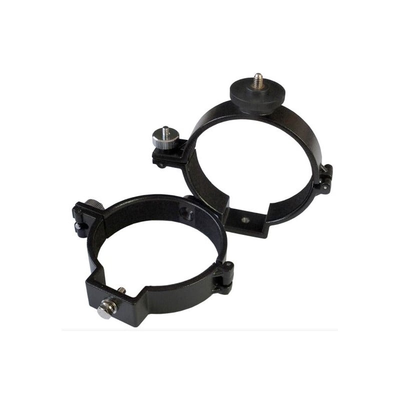 Sky-Watcher 90 mm Newton Tube Rings 1 Skywatcher Buisringen 90mm Skywatcher Buisringen 90mm set van twee zwarte aluminium buisringen met kartelschroeven en cameramontageschroefdraad op witte achtergrond.