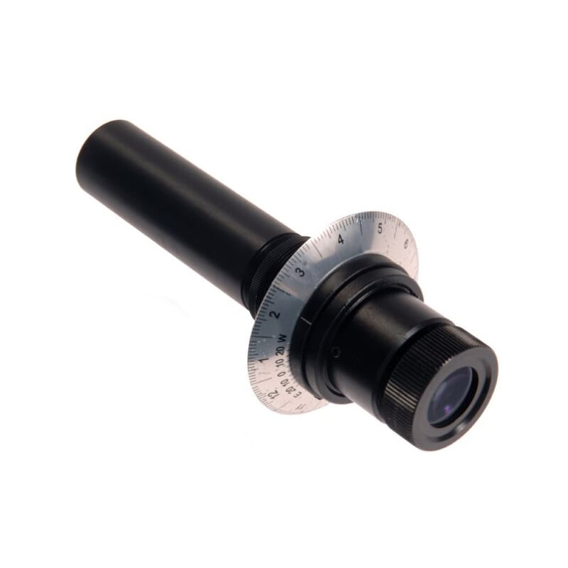 Sky-Watcher HM5 Polar Finderscope EQ5 / NEQ5 / EQ6 1 Skywatcher HM5 EQ 5 NEQ 5 EQ 6 voor poolzoeker 2 Skywatcher HM5 EQ-5 poolzoeker vrijstaand op witte achtergrond met schaalverdeling rond de behuizing.
