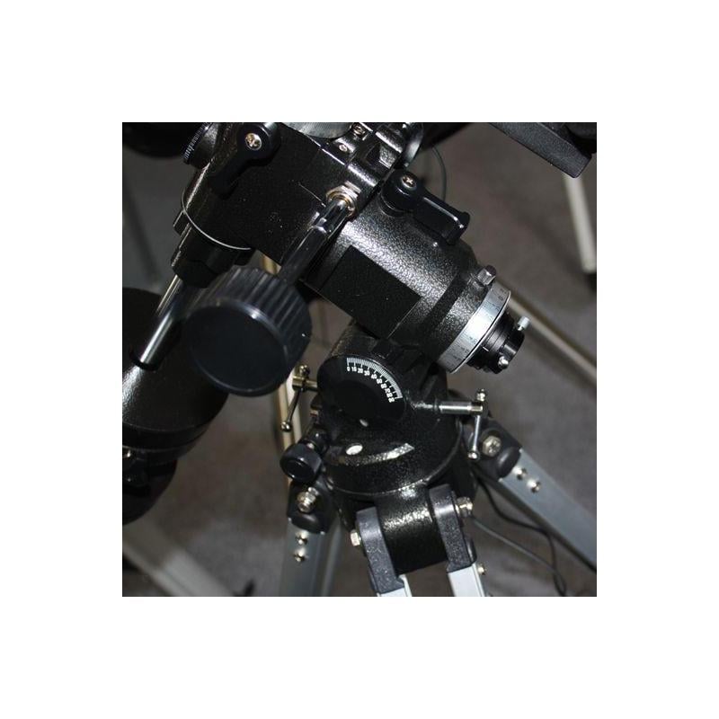 Sky-Watcher HM5 Polar Finderscope EQ5 / NEQ5 / EQ6 2 Skywatcher HM5 EQ 5 NEQ 5 EQ 6 voor poolzoeker 3 Skywatcher HM5 EQ-5 gemonteerd in de achterzijde van een EQ5 montering voor pooluitlijning.