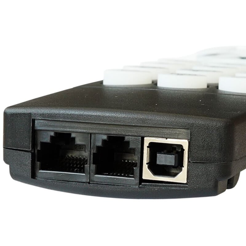 Skywatcher handbediening detail van achterzijde met twee RJ-aansluitingen en USB-poort voor koppeling met montering en pc