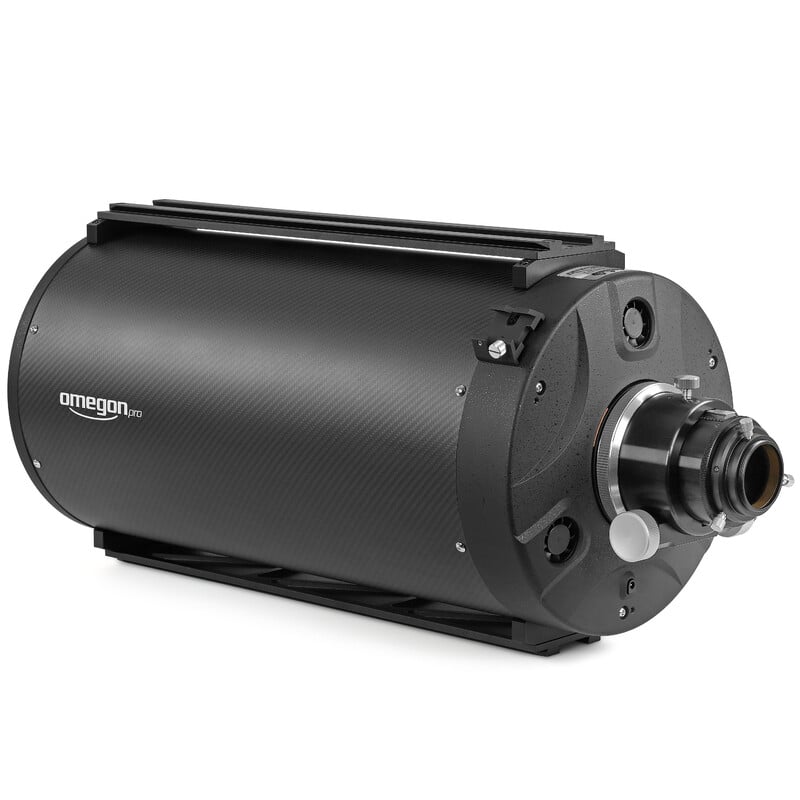 Omegon Pro RC 250/2000 OTA 1 Omegon Carbon Volledige buis Ritchey Chretien Pro RC 250 2000 OTA 4 Omegon Pro RC 250/2000 OTA telescoop diagonaal achteraanzicht met gemonteerde 3 inch focuser