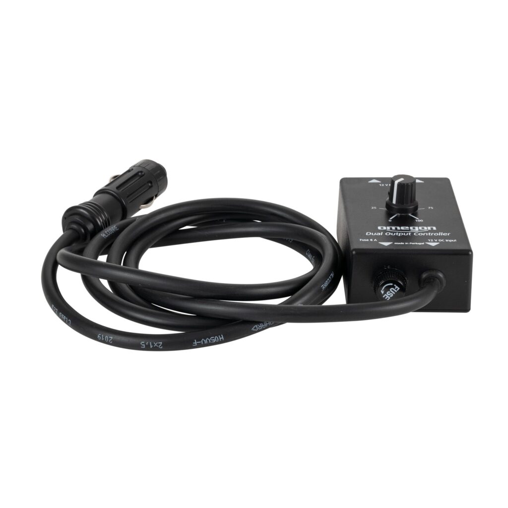 Omegon Controller voor Dauwlinten 1 Omegon Controller voor dauwlinten 3 Omegon Controller zijaanzicht van bedieningskast met LED-indicator en aansluiting voor twee dauwlinten