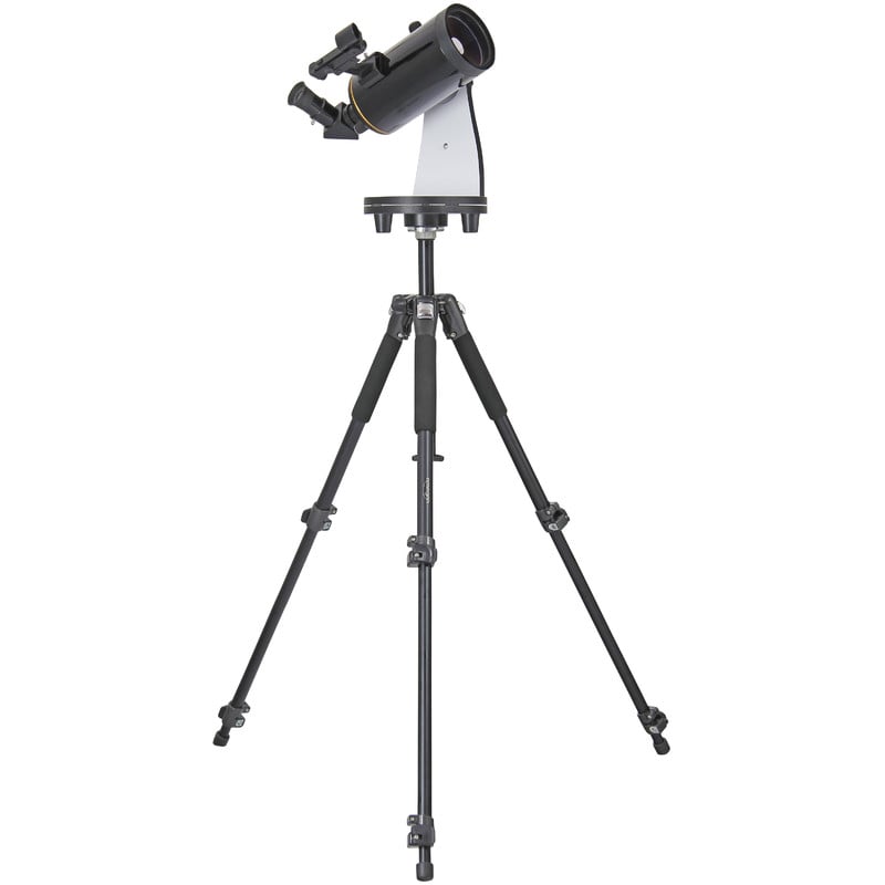 Omegon MightyMak 90 Titania Dobson 2 Omegon Dobson telescoop MightyMak 90 Titania Omegon Telescoop MightyMak 90 Titania volledig opgesteld op driepootstatief voor mobiel gebruik