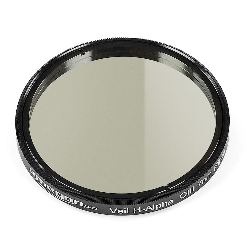 Omegon Pro Veil H-Alpha OIII Filter 7nm (2 inch) 1 Omegon Filters Pro Veil H Alpha OIII 7nm 2 2 Omegon Pro Veil H-Alpha OIII Filters close-up van 2" filter met opdruk in metalen behuizing