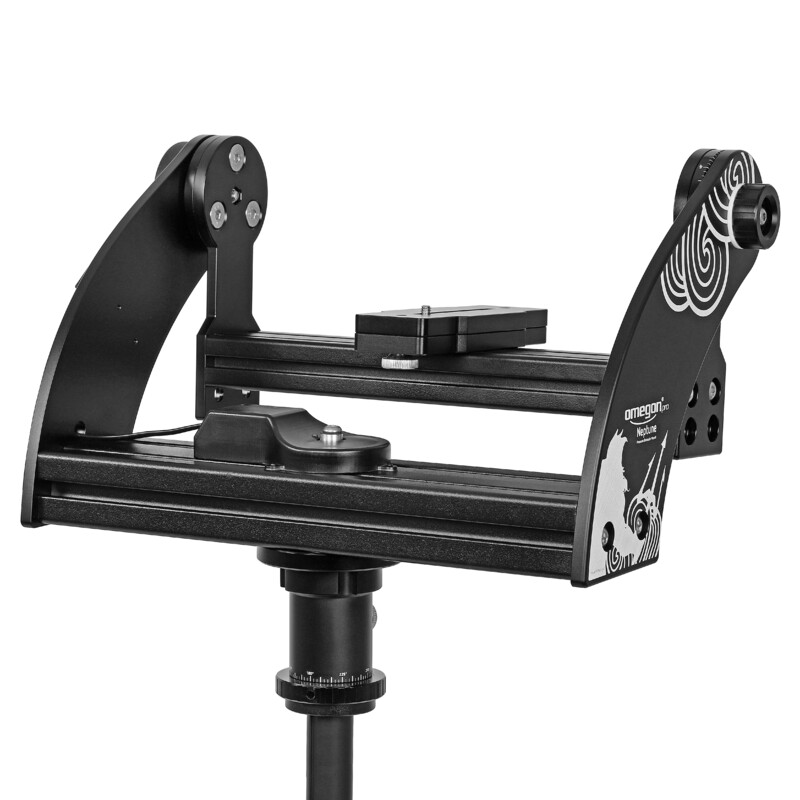 Omegon Fork Mount Pro Neptune Push+ Go Fork Mount For Large 1 Omegon Pro Neptune Push Go Fork Mount For Large Binoculars 2 Omegon Pro Neptune Push+ Go fork mount side view with sandwich feet and central rotary knob