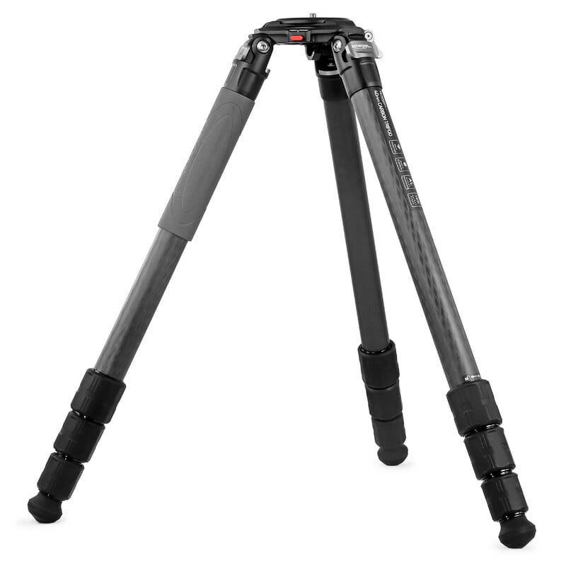 Omegon Pro Driepootstatief Carbon 40 mm 1 Omegon Pro driepootstatief carbon 40 mm 6 Omegon Pro statief topaanzicht van poten met brede adapterplaat zonder kop gemonteerd