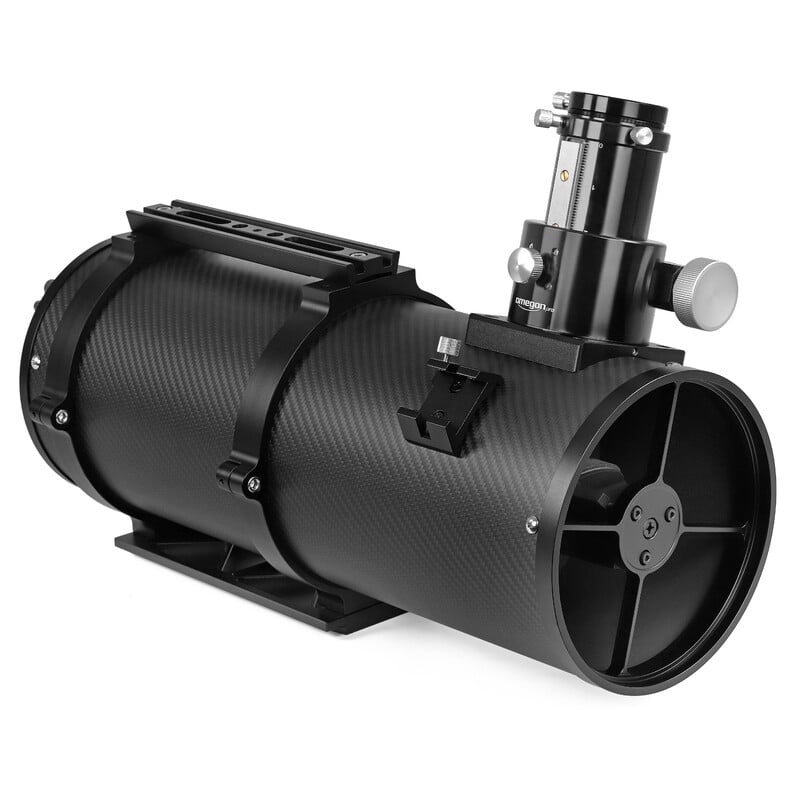 Omegon 154/600 Pro Astrograph Carbon OTA 2 Omegon Telescoop Pro Astrograph Carbon 154 600 OTA 5 Omegon 154/600 OTA Telescoop diagonaal zicht op compact design met focuser en collimatieschroeven