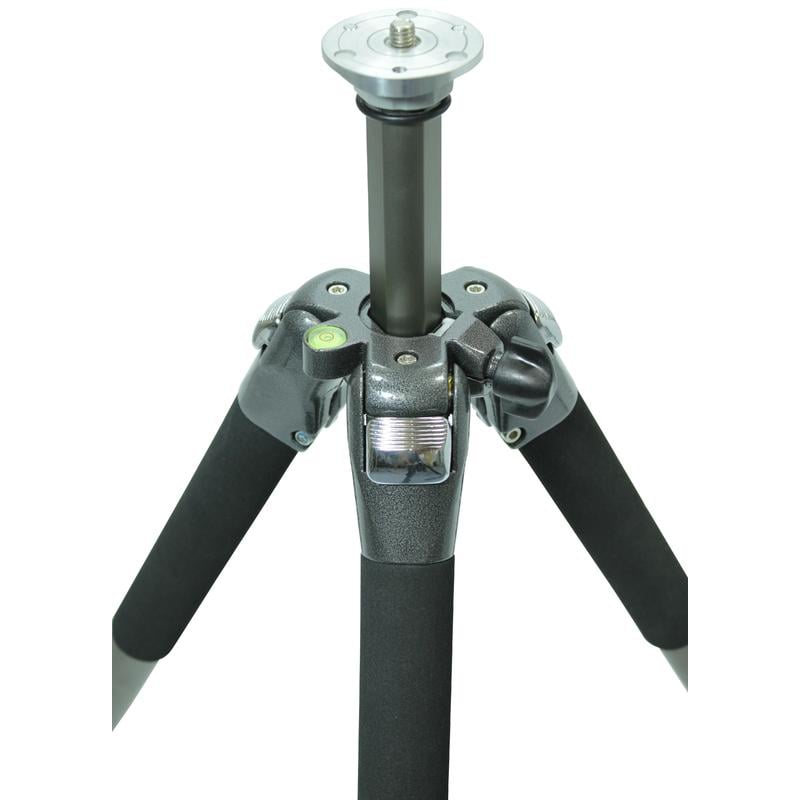 Omegon Titania 600 Aluminum Tripod 1 Omegon Titania 600 tripod Omegon Titania 600 tripod top view on mounting module with level and 3/8 screw