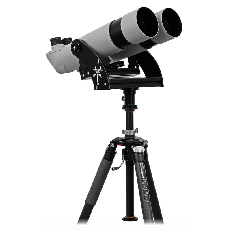Omegon Brightsky 45° Verrekijkers 26x82, Inclusief Neptune Vorkmontering met Middenzuil en Statief 2 Omegon Verrekijkers Brightsky 26x82 45d verrekijker inclusief Neptune vorkmontering met middenzuil en statief 3 Omegon Brightsky 45° Verrekijkers volledig gemonteerd met Neptune vorkmontering en carbonstatief voor stabiele observatie