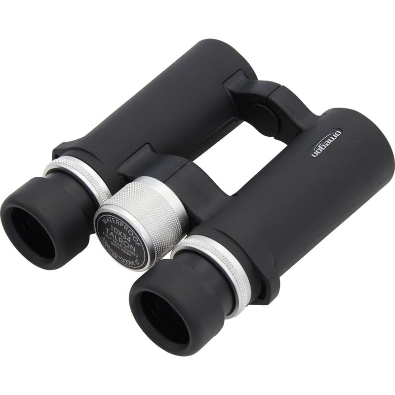 Omegon Talron HD Verrekijkers 10x34 1 Omegon Verrekijkers Talron HD 10x34 2 Omegon Talron HD Verrekijkers 10x34 diagonaal liggend met rubberen grip en metalen scherpstelknop