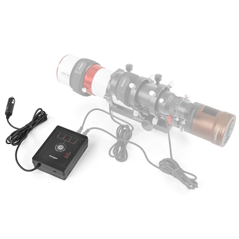 Omegon W&W 4 Kanaals Controller for Dew Heaters 2 Omegon W W 4 channel controller for dew heaters Omegon W&W 4 channel controller aangesloten op telescoop met gemonteerd dauwlint en kabels voor dauwverwarming tijdens observatie