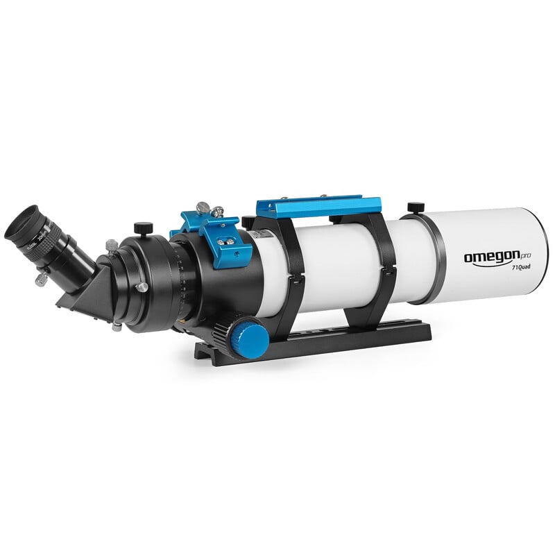Omegon Pro APO AP 71/490 Quadruplet OTA – 71mm Refractor 1 Omegon apochromatische refractor Pro APO AP 71 490 Quadruplet OTA 5 Omegon Pro AP 71/490 Refractor overzicht van meegeleverde accessoires inclusief oculairs, adapterringen en prisma.
