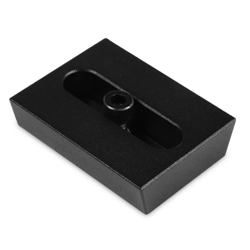 Omegon Zwaluwstaartplaat 55 mm met Borgschroef (Vixen-stijl) 1 Omegon zwaluwstaart 55 mm met schroef Omegon zwaluwstaart onderaanzicht van compacte Vixen-stijl zwaluwstaart met centrale draadbout en sleufopening