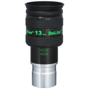 TeleVue DeLite oculair, 13mm, 1,25" productfoto van het 1,25 inch DeLite 13 mm oculair met groene opdruk en geribbelde grip op witte achtergrond