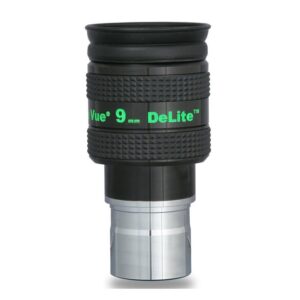 TeleVue DeLite oculair, 9mm, 1,25" productfoto van het 1,25 inch DeLite 9 mm oculair met groene opdruk en geribbelde grip op witte achtergrond