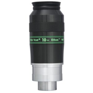 TeleVue Oculair Ethos 10mm 1,25"/2" productfoto van het Ethos 10 mm oculair met groene opschriftring, gekartelde grip en zilverkleurige 2 inch skirt op witte achtergrond