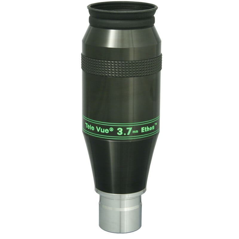 TeleVue Oculair Ethos 3,7mm 1,25"/2" vooraanzicht van het oculair met brede behuizing, groene opschriftring en 2 inch skirt op witte achtergrond