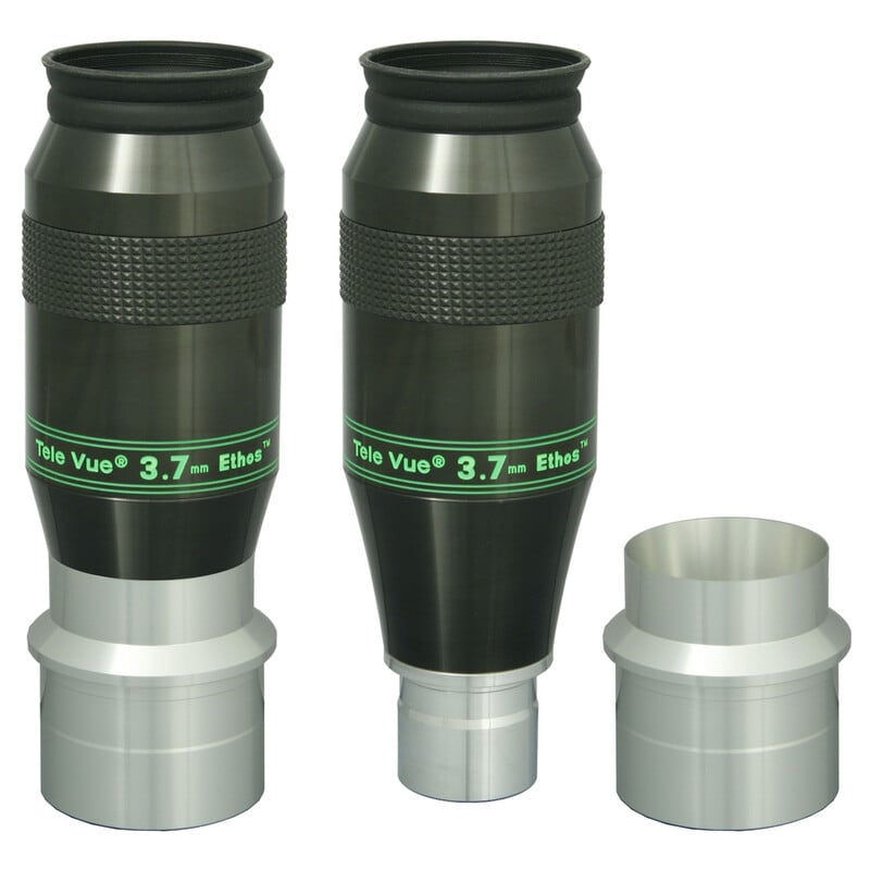 TeleVue Oculair Ethos 3,7mm 1,25"/2" vergelijking met twee Ethos 3,7 mm oculairs naast een losse 2 inch skirt/verloopdeel op witte achtergrond