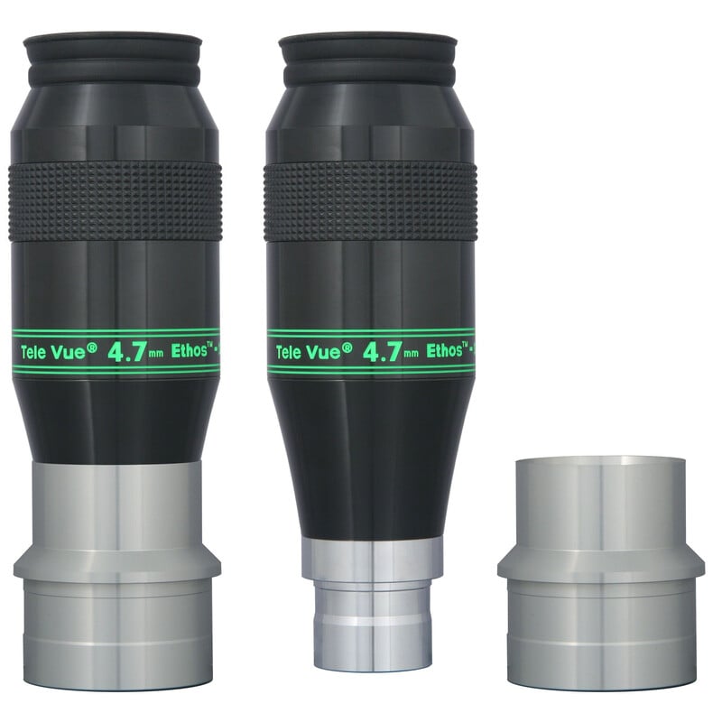 TeleVue Oculair Ethos 4,7mm 1,25"/2" vergelijking met twee Ethos 4,7 mm oculairs naast een losse 2 inch skirt/verloopdeel op witte achtergrond