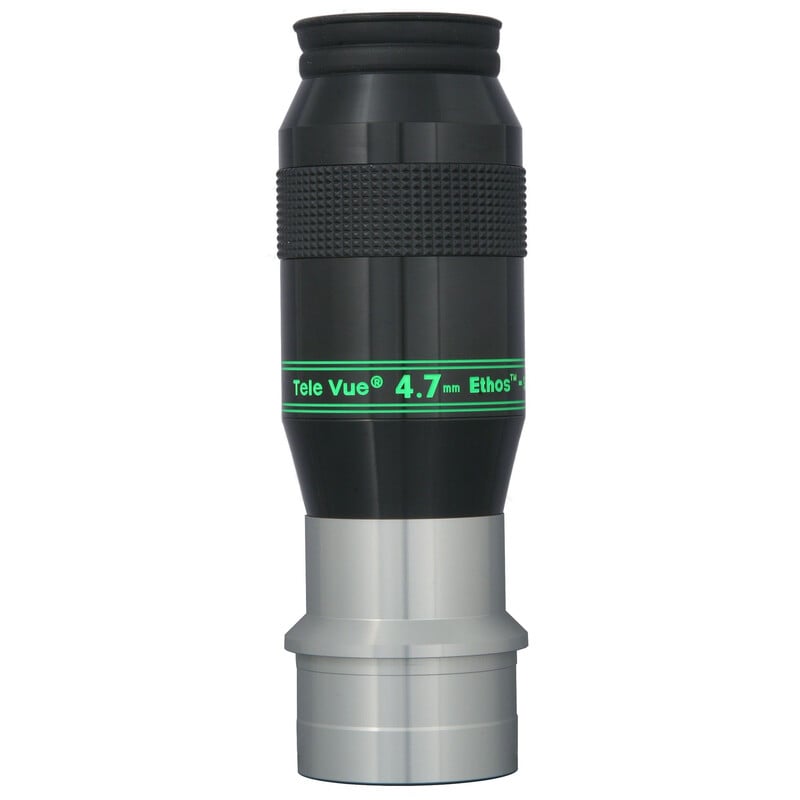 TeleVue Oculair Ethos 4,7mm 1,25"/2" close-up van het Ethos 4,7 mm oculair met groene opschriftring, gekartelde grip en zilverkleurige 2 inch skirt op witte achtergrond